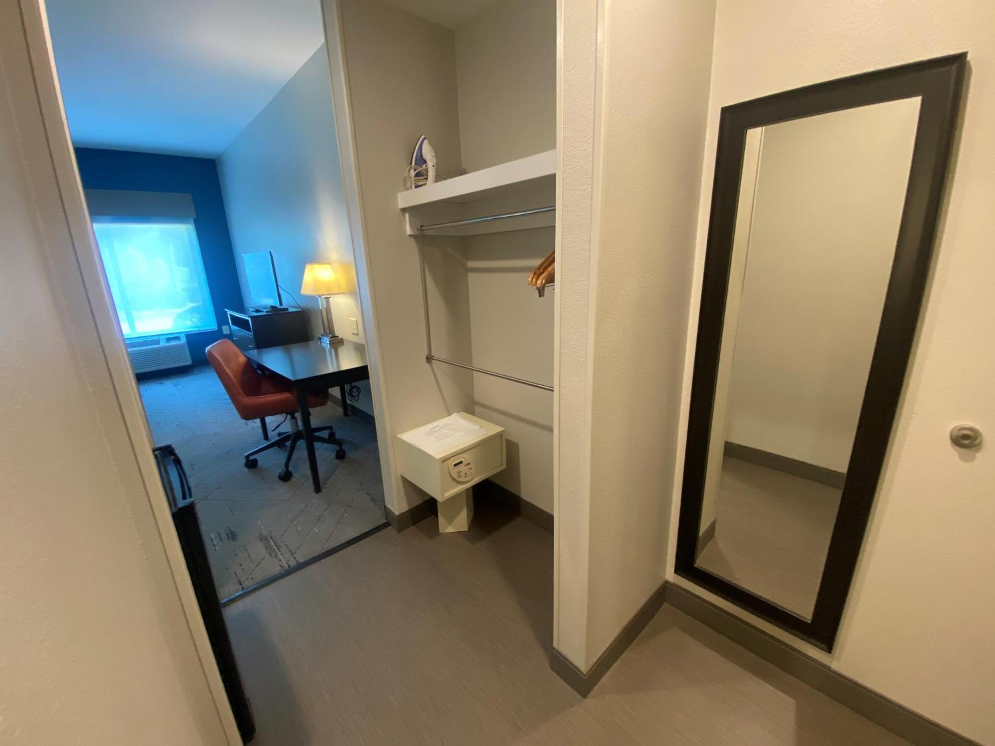 Wingate By Wyndham State Arena Raleigh/Cary Hotel Экстерьер фото