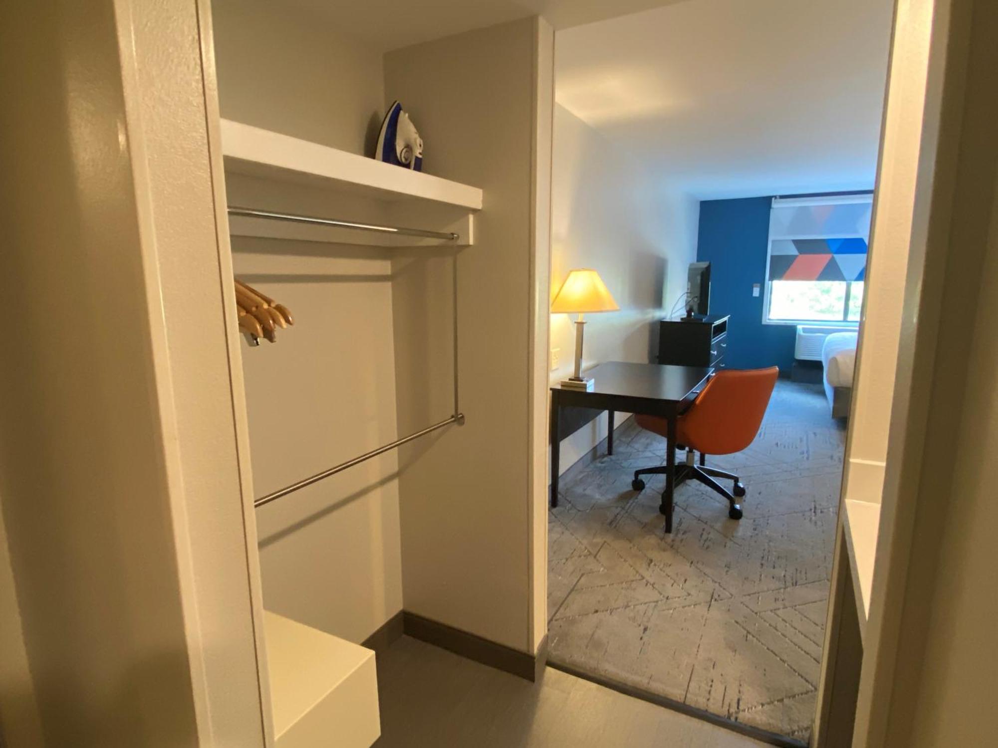 Wingate By Wyndham State Arena Raleigh/Cary Hotel Экстерьер фото