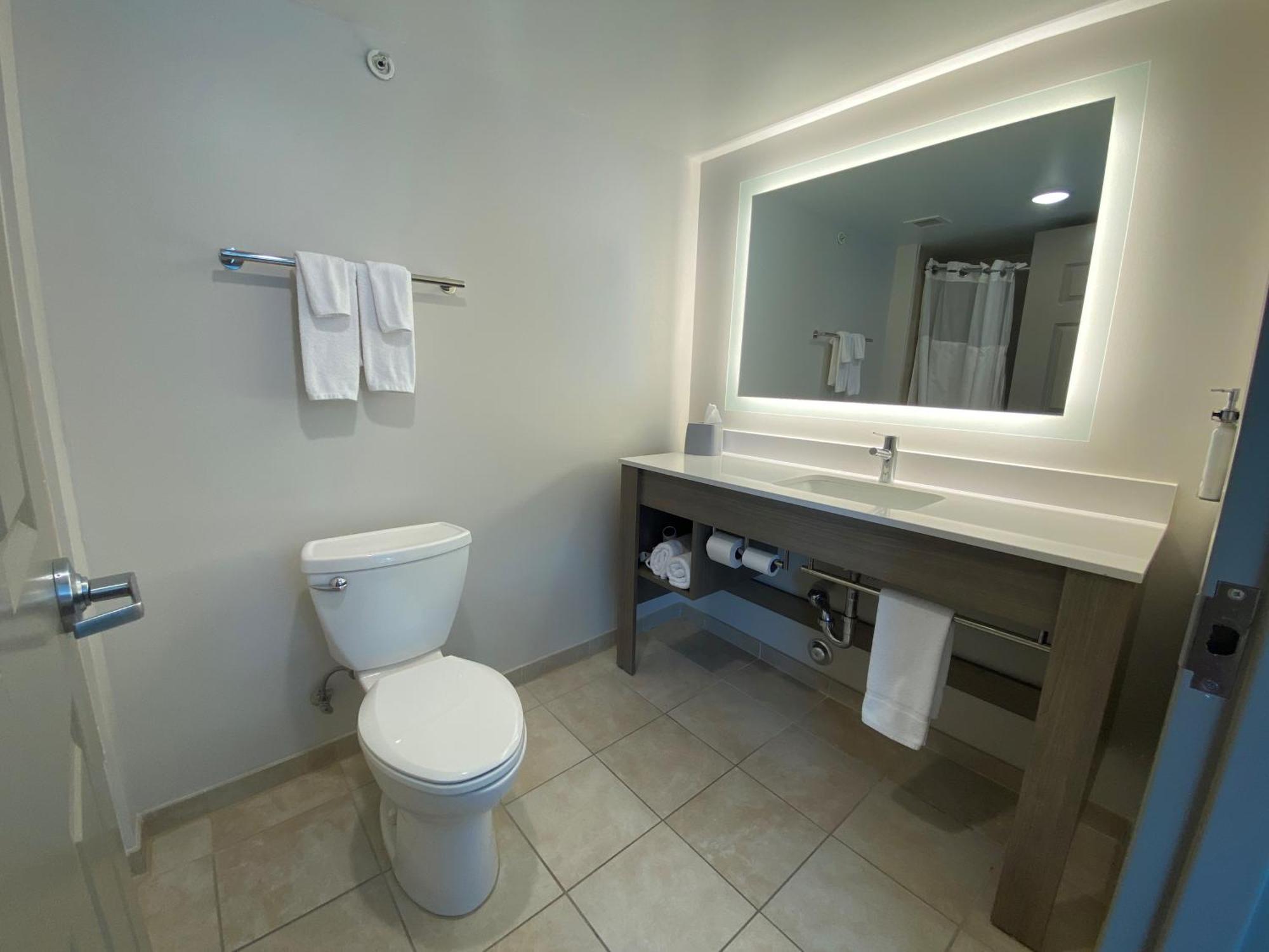 Wingate By Wyndham State Arena Raleigh/Cary Hotel Экстерьер фото