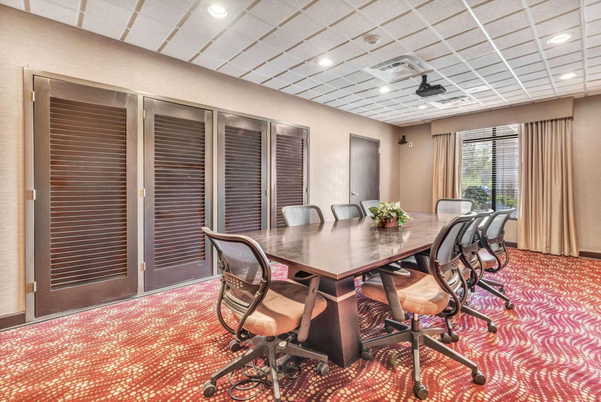 Wingate By Wyndham State Arena Raleigh/Cary Hotel Экстерьер фото
